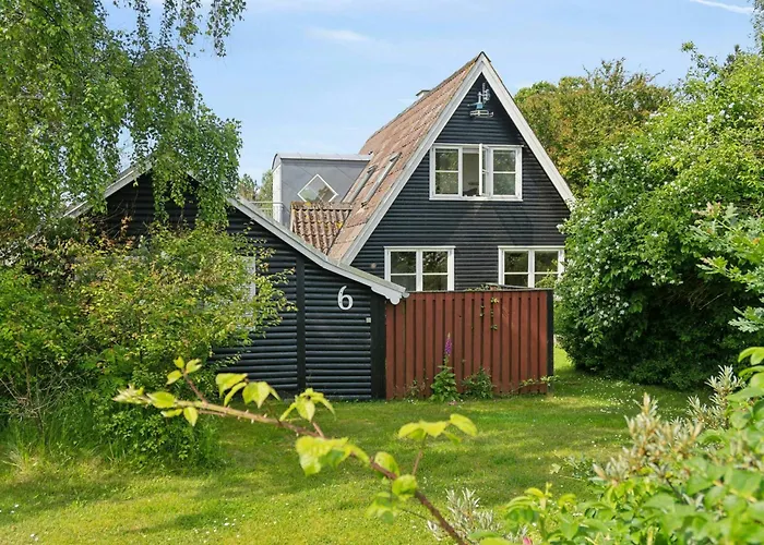 In The Middle Of Nature With Sea View Holiday home Spodsbjerg